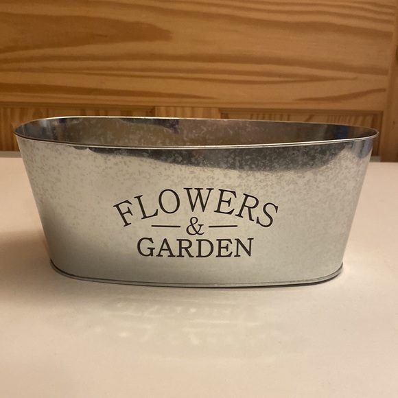 COPY - NWT Flowers & Garden Galvanized Metal Oval Shaped Planter 10.5x5.5x4inch - Picture 2 of 5